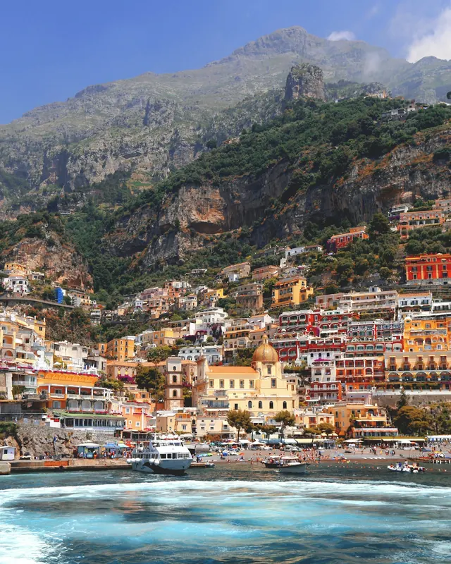 Positano's colorful houses on the cliffs above the sea